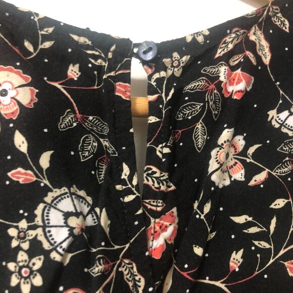 Old Navy Sz XS Black Floral Rayon Flutter Sleeve Open Back Romper w/ Pockets - Picture 3 of 9